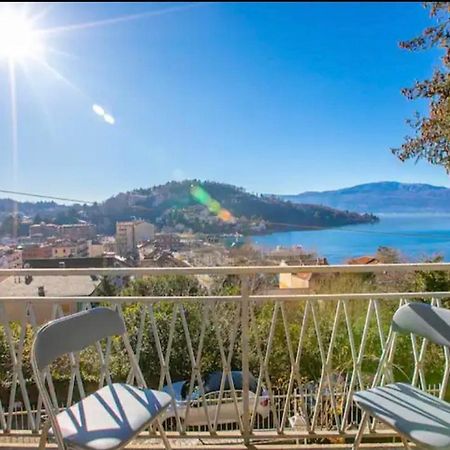 Apartment With View Lake Maggiore/Laveno Mombello Buitenkant foto