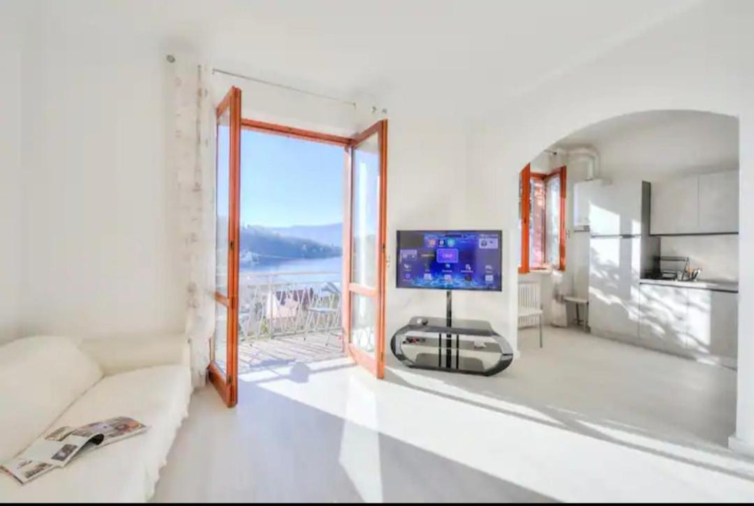 Apartment With View Lake Maggiore/Laveno Mombello Buitenkant foto